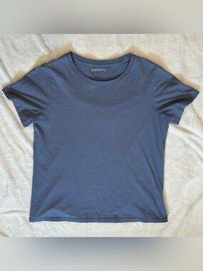 American Giant women’s crew neck tee - blue jean color - large - VGUC